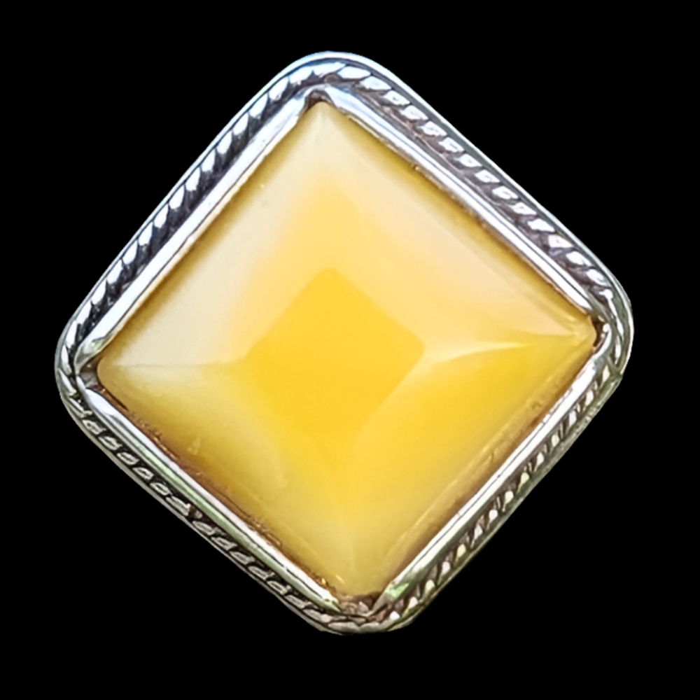 Vintage Sterling silver ring size 8.5 with butterscotch Amber type Stone…